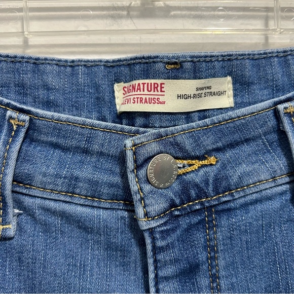 Signature by Levi Strauss Women’s High-Rise Straight Leg Blue Denim Jeans - Picture 3 of 10